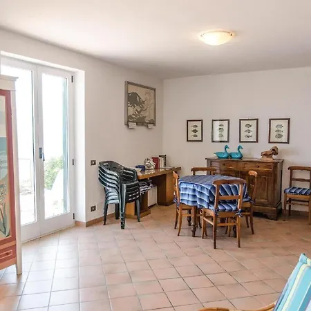Ferienwohnung Mit Terrasse Direkt Am Meer Cipressa