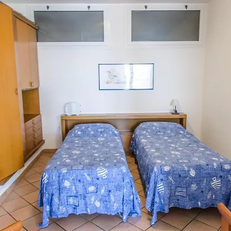 Ferienwohnung Mit Terrasse Direkt Am Meer Cipressa